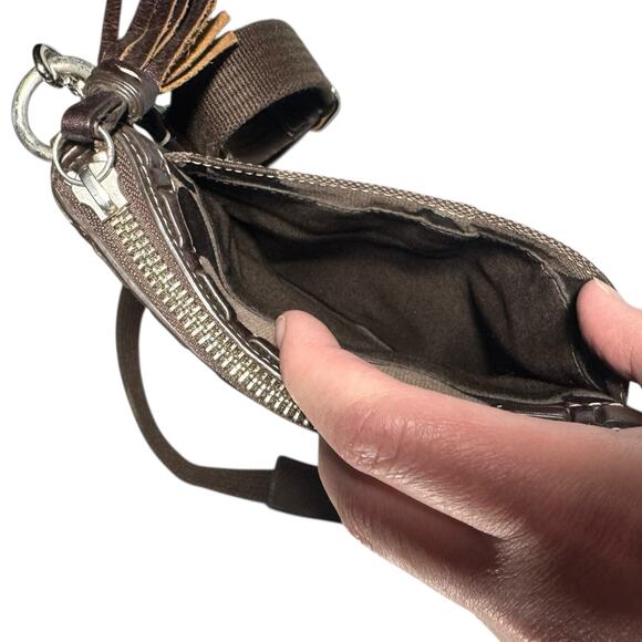 21. COACH Hampton Signature Crossbody Bag W/ hangtag - Picture 6 of 13